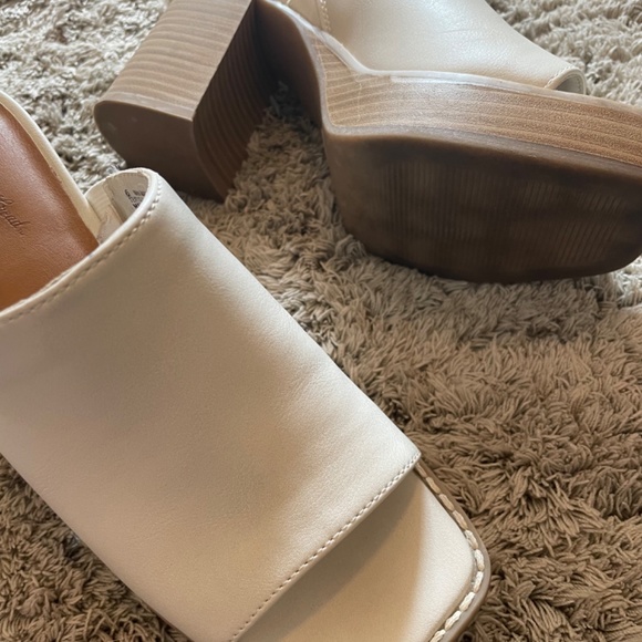 Target gabby universal thread platform heels white stacked wood heel - Picture 3 of 3
